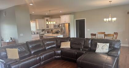 Charming 3-bedroom house in marvelous Mount Sterling with WiFi, AC