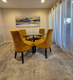 Dining - Central Location-2 Pools,  BBQ, Jacuzzi Bath (Phoenix)