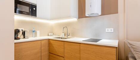 冰箱、微波炉、洗碗机、茶具/咖啡用具