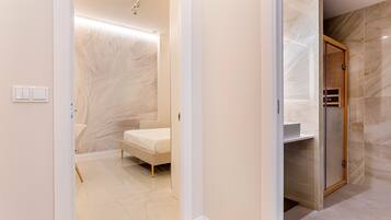 1 slaapkamer, een strijkplank/strijkijzer, wifi, beddengoed