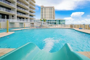 Una piscina cubierta