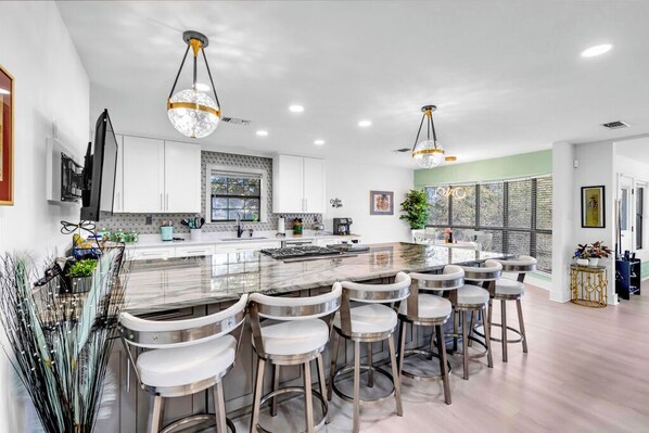Private kitchen - Heaven on Seven - Golf Course home on #7 of the Pine at Diamondhead Country Club (Diamondhead)
