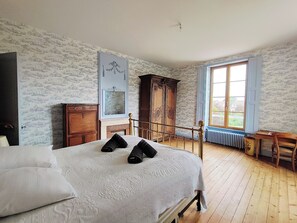 4 bedrooms, free WiFi, bed sheets