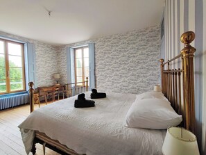 4 bedrooms, free WiFi, bed sheets