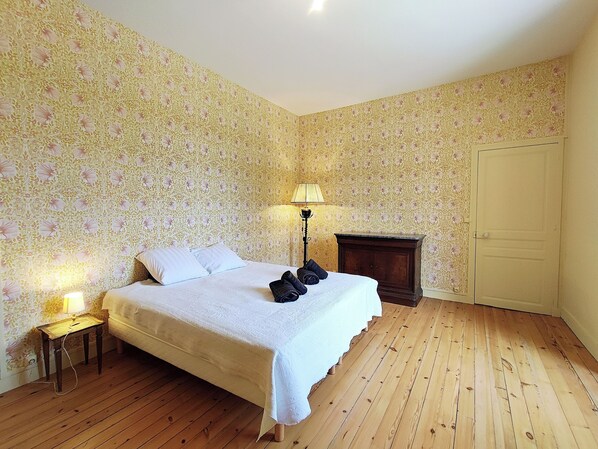 4 bedrooms, free WiFi, bed sheets