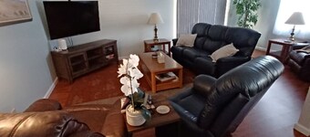 Quiet 2B/2B near Spanish Springs and Orange Blossom golf course in The Villages.