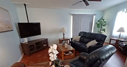 Quiet 2B/2B near Spanish Springs and Orange Blossom golf course in The Villages.