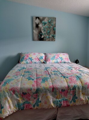2 bedrooms, desk, free WiFi, bed sheets
