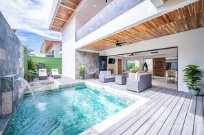 Outdoor pool - Casa Rio Mar Luxury Villas #2 & 4, 12 BR & Ensuite Baths (Puntarenas)