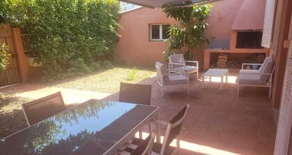Quiet family home with garden and small pool. Close to beach and shops.