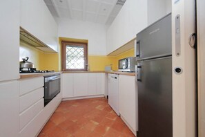 Fridge, microwave, dishwasher