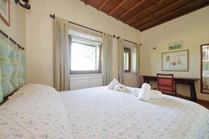 2 bedrooms - Panoramic cottage for 3 with private garden and swimmingpool (Roma)