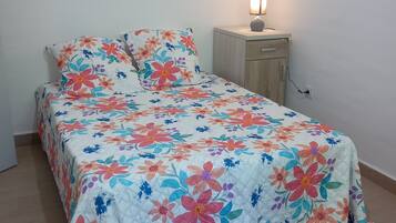 3 bedrooms, iron/ironing board, WiFi, bed sheets
