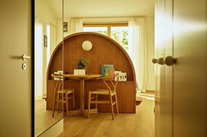 Ropa de cama hipoalergénica y minibar 