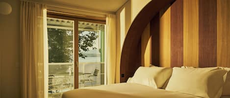 Chambre Confort Double ou avec lits jumeaux, accessible aux personnes à mobilité réduite | Literie hypoallergénique, minibar, coffres-forts dans les chambres