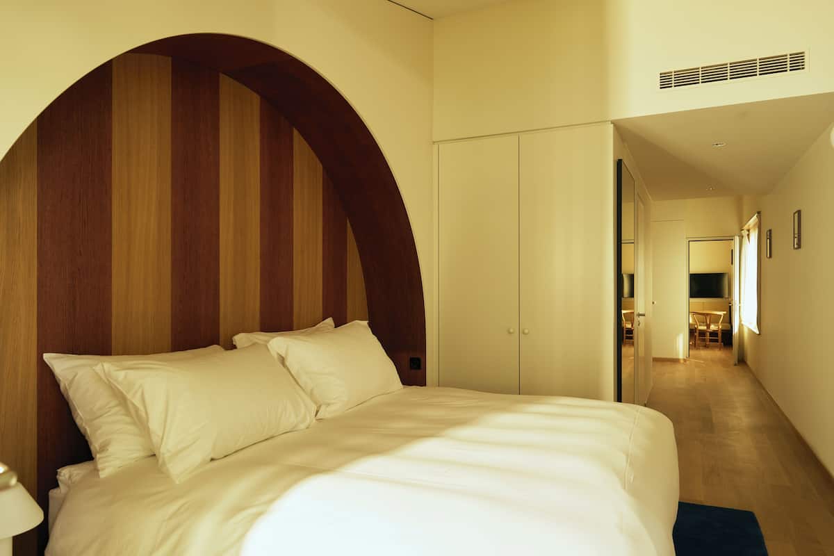 In-room safe, iron/ironing board, free WiFi, bed sheets