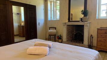 3 bedrooms, desk, iron/ironing board, WiFi