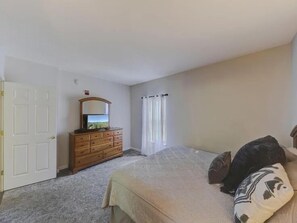 Iron/ironing board, WiFi, bed sheets, wheelchair access
