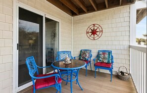 Outdoor dining - Condo steps to beach, with pool. Dog friendly! (Oak Island)