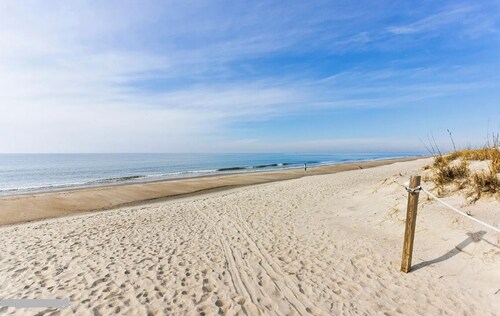 Condo steps to beach, with pool. Dog friendly!