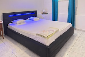 3 bedrooms, iron/ironing board, free WiFi, bed sheets