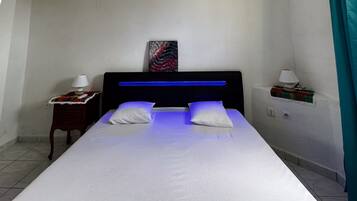3 bedrooms, iron/ironing board, WiFi (free), bed sheets