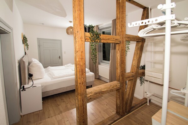 2 bedrooms, travel crib, free WiFi