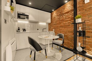 Fridge, microwave, coffee/tea maker, toaster