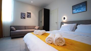 Suite, City View | Desk, iron/ironing board, free WiFi
