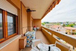 Outdoor dining - GuestHost - Lovely Flat 100m from Sea with Terrace (Francavilla al Mare)