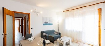 GuestHost - Lovely Flat 100m from Sea with Terrace