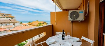 GuestHost - Lovely Flat 100m from Sea with Terrace