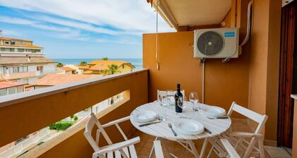GuestHost - Lovely Flat 100m from Sea with Terrace