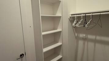 House, 3 Bedrooms | Wardrobe