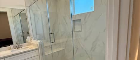 House, 3 Bedrooms | Bathroom | Free toiletries, soap, shampoo, toilet paper