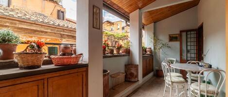 屋外ダイニングエリア