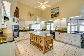 Interior - Poolside Bliss & Lake Fun: Florida Getaway! (Fort Ogden)