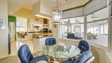 Talo (4 Bedrooms) | Sisätilat