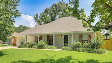 House (3 Bedrooms) | Front of property