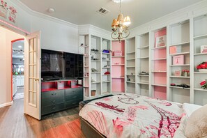 House (5 Bedrooms) | Interior