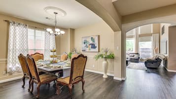 Rumah (5 Bedrooms) | Interior