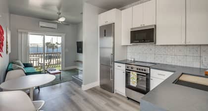 Walk to Daytona Beach & Boardwalk: Apt w/ Balcony