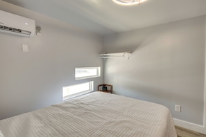 Interior - 1 Block to Daytona Beach: Modern Studio (Daytona Beach)