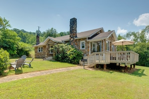 House (3 Bedrooms) | Interior - Hike + Explore: Mountain-view Escape in Candler (Candler)