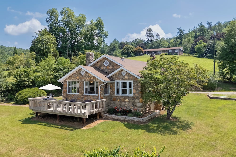 Hike + Explore: Mountain-view Escape in Candler - Mount Pisgah, NC