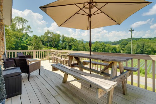 Hike + Explore: Mountain-view Escape in Candler