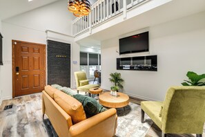 House (3 Bedrooms) | Front of property - Game Room + Yard: Updated House in Chester! (Chester)