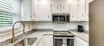 Game Room + Yard: Updated House in Chester!