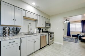 Apartment (2 Bedrooms) | Interior - 3 Mi to Roosevelt Row Arts District: Apt w/ Patio (Phoenix)