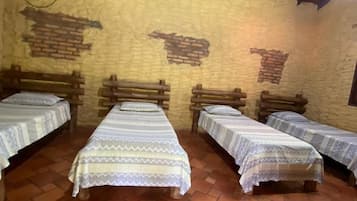 Quarto quádruplo família, vista para o jardim | Wi-Fi de cortesia